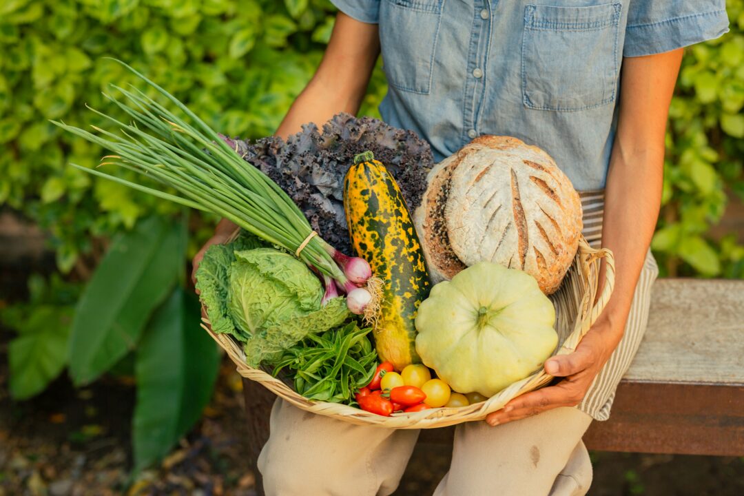 Marktstand mit frischem Gemüse