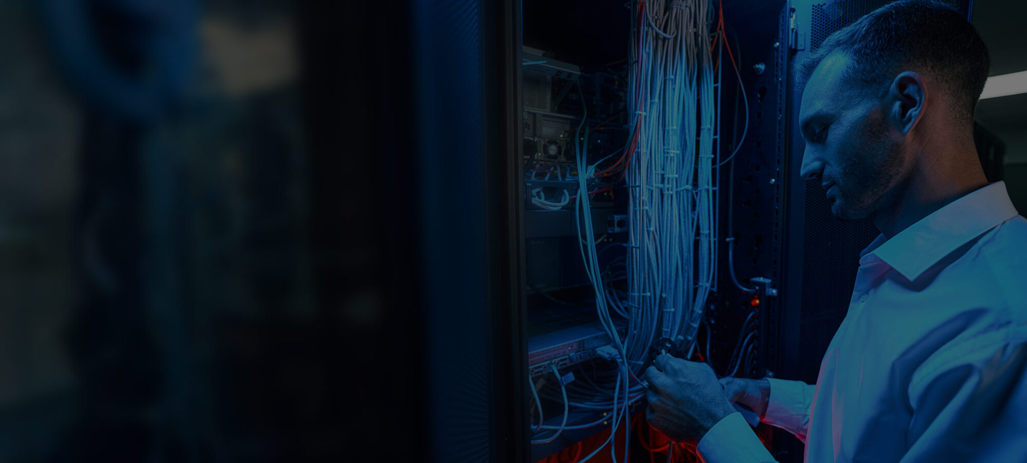 image of an it-engineer in the server room